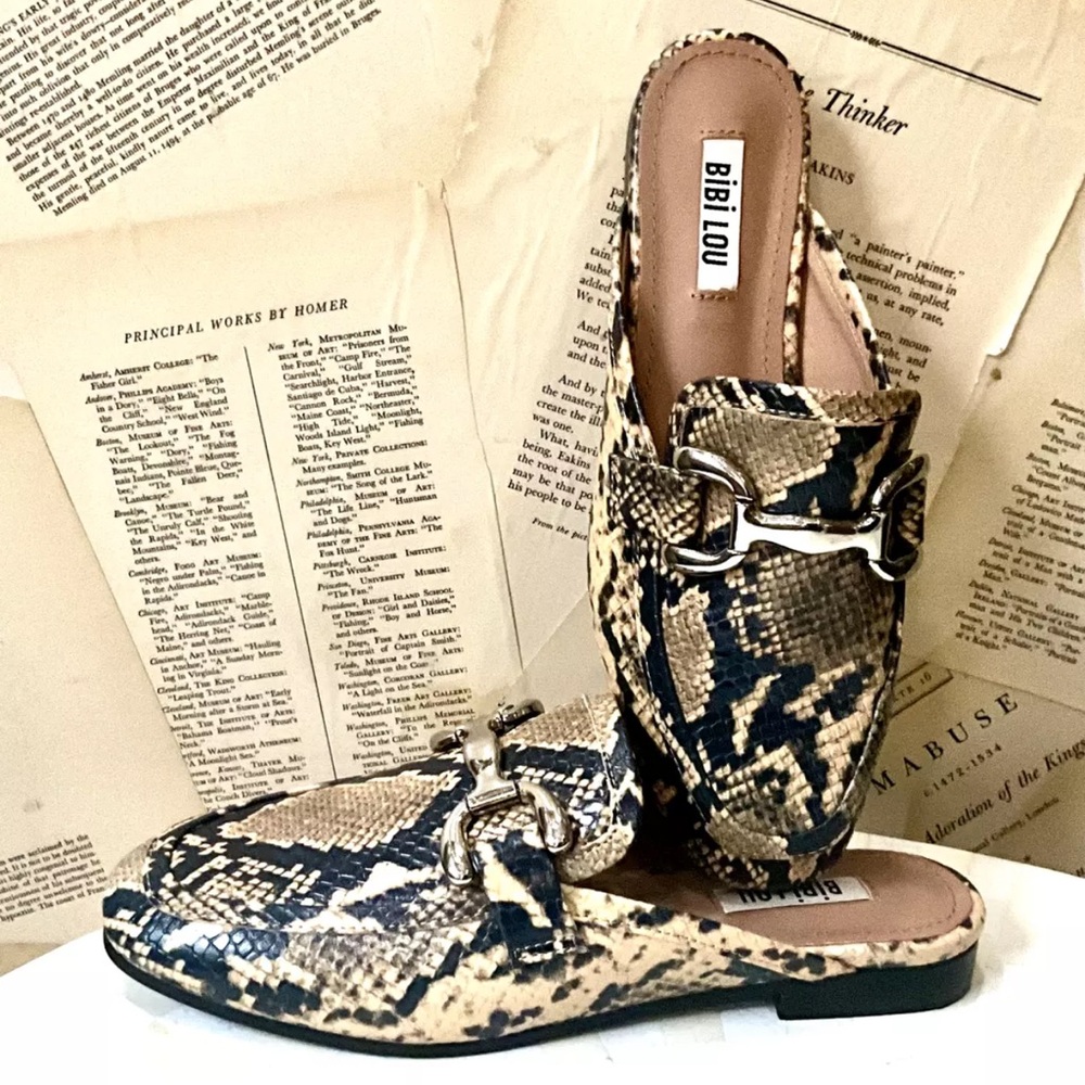 Anthropologie Bibi Lou Zagreb Slip On Loafers Snakeskin Embossed Tan Black